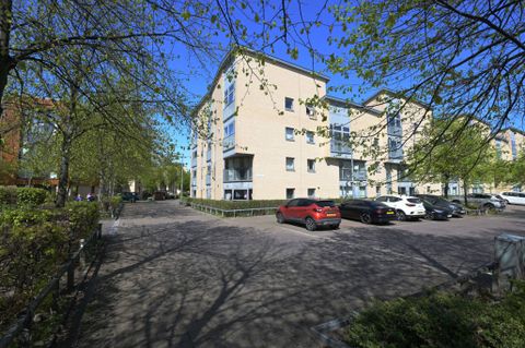 Cakemuir Gardens, Niddrie, Edinburgh EH16