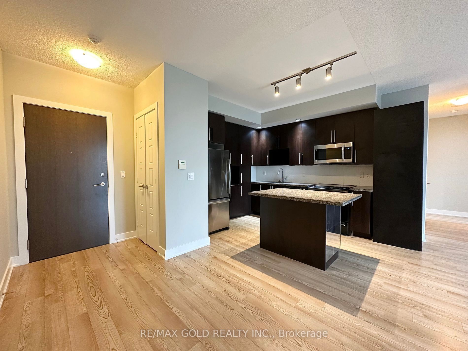 Additional image 3 of 904-28 Linden Street, Toronto, ON, M4Y 0A4