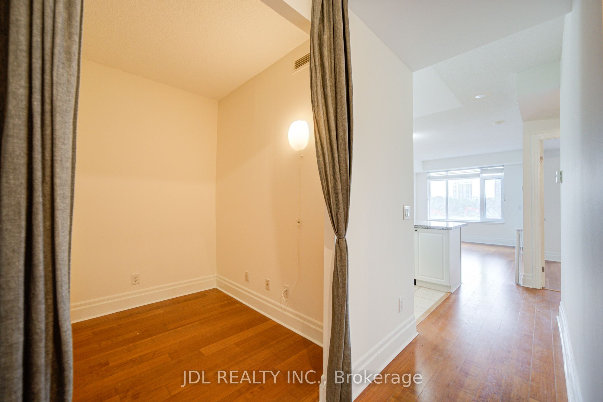 214-111 Upper Duke Crescent, Markham, ON, L6G 0C8 photo 4