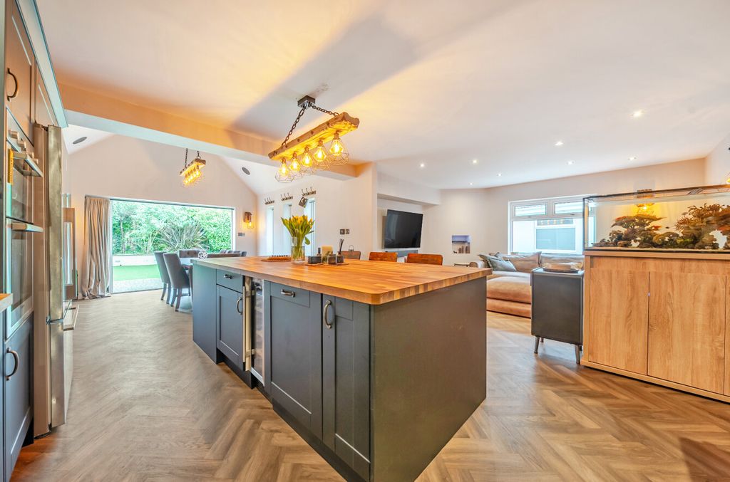 Additional image 13 of 4 bed bungalow to rentMaristow Avenue, Exmouth, Devon EX8