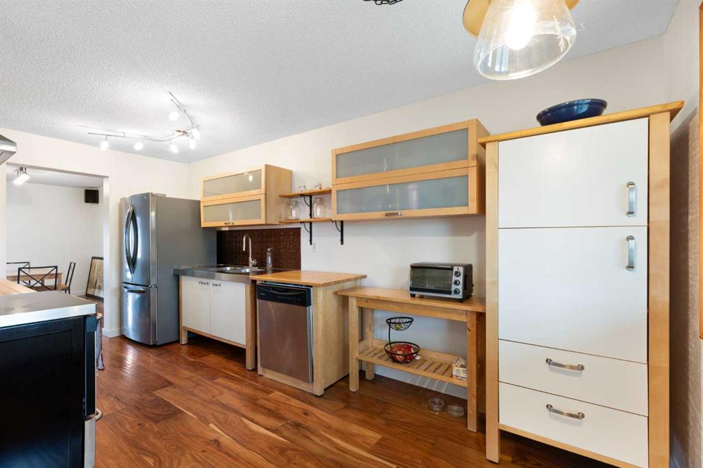 Additional image 2 of 84 Abingdon Crescent NE, Calgary, AB, T2A 6S3