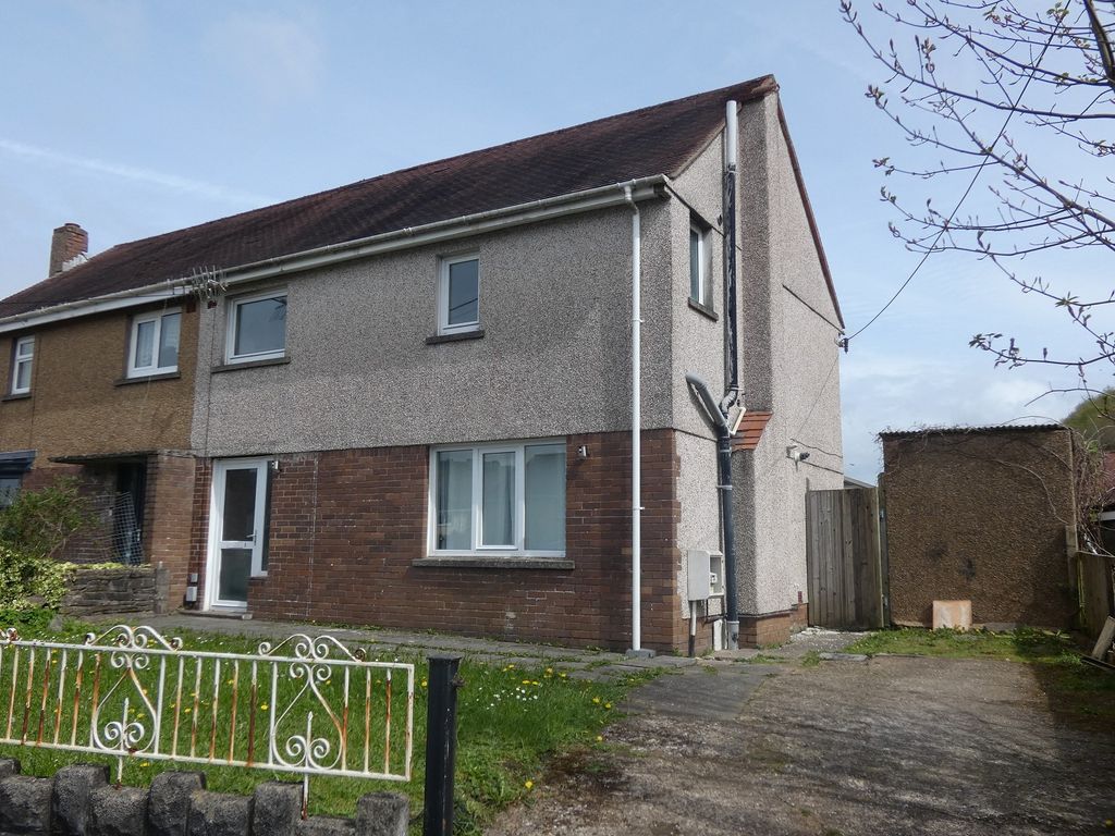 3 bed semi-detached house to rentLlys Wenallt, Tonna, Neath . SA11