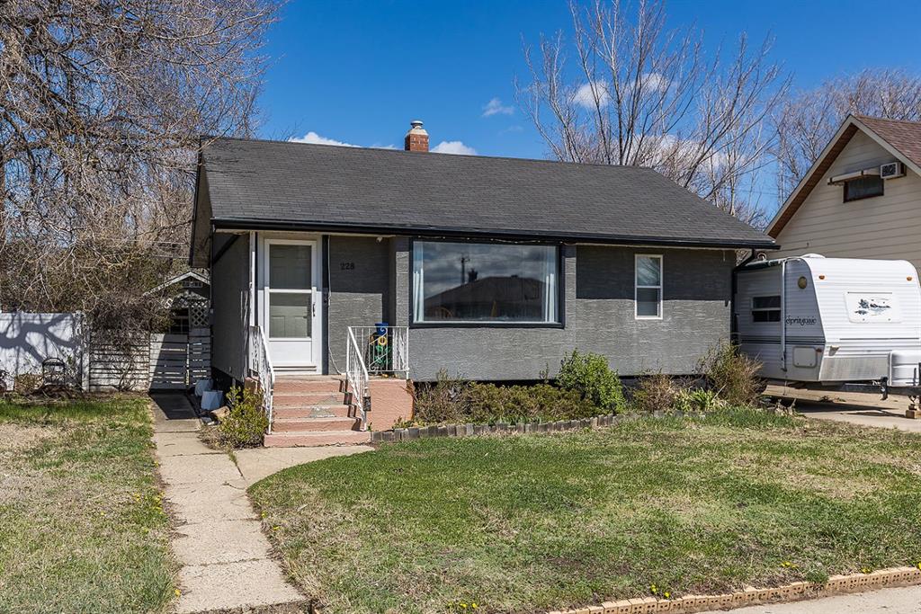 Additional image 3 of 228 11 Street SW, Medicine Hat, AB, T1A4S4