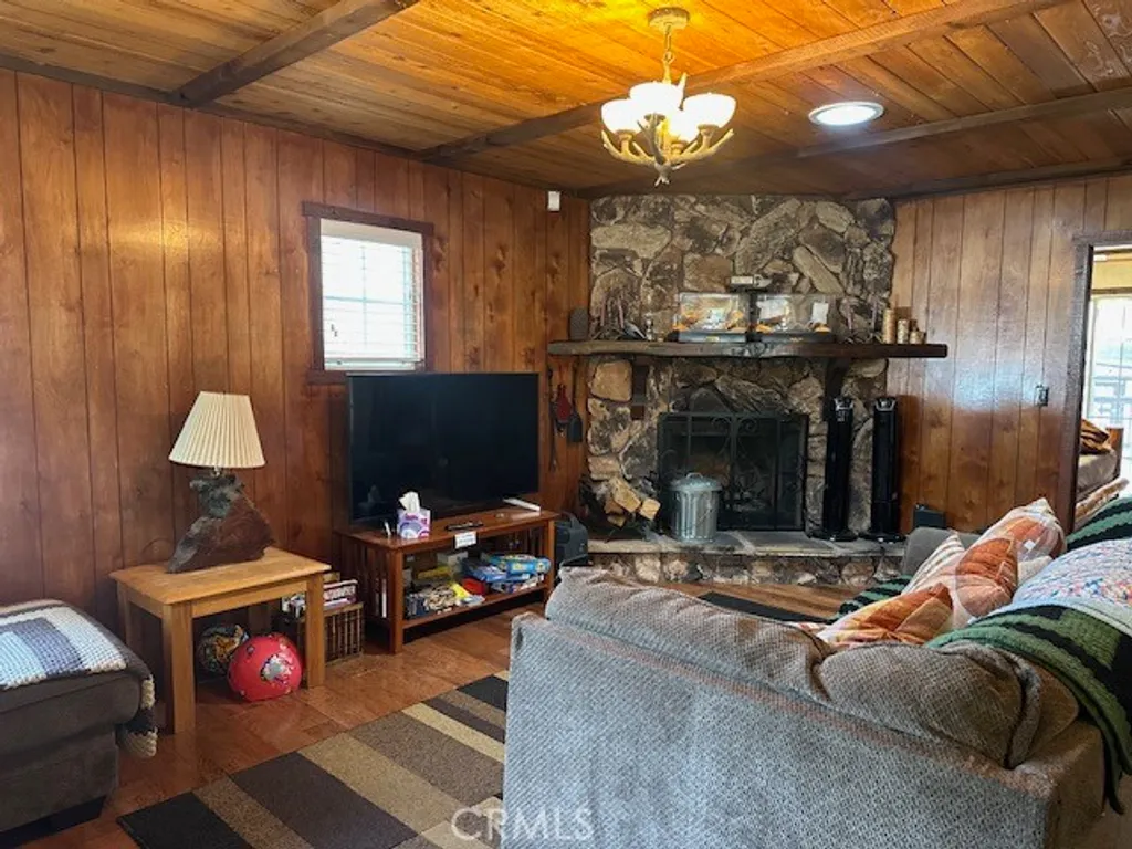 Additional image 11 of 245 Sunset Ln, Sugarloaf, CA 92386