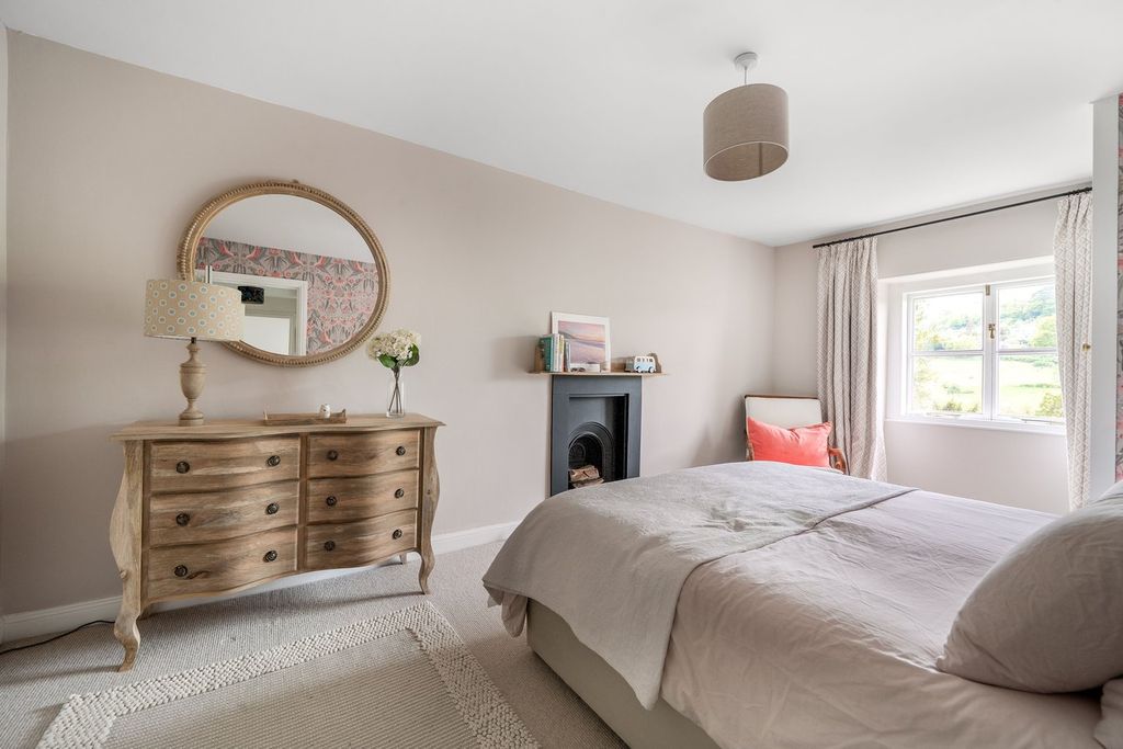 Additional image 8 of 3 bed flat for saleThrupp Lane, Thrupp, Stroud GL5