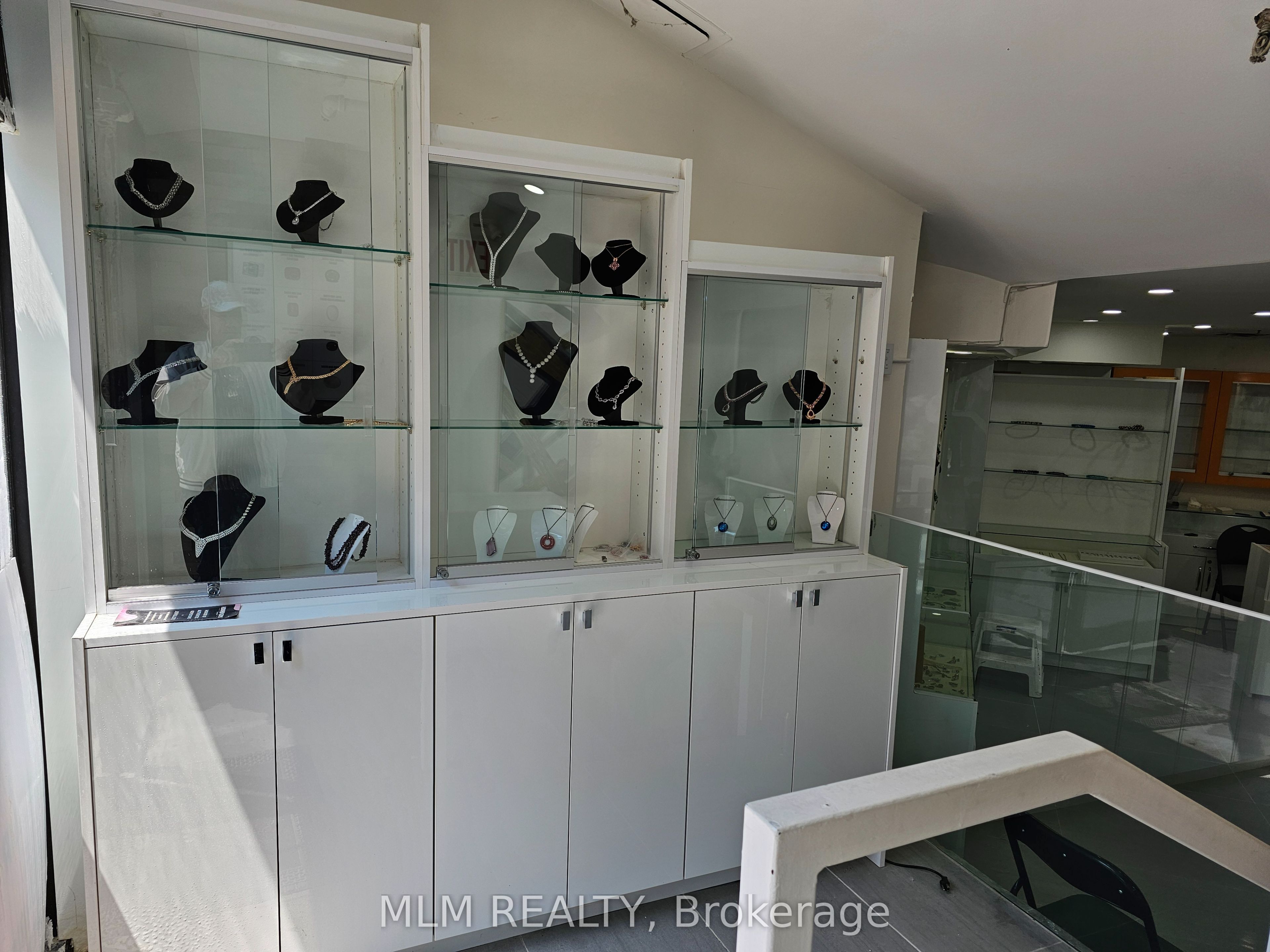 Additional image 3 of Lower-70 Yorkville Avenue, Toronto, ON, M5R 1B9