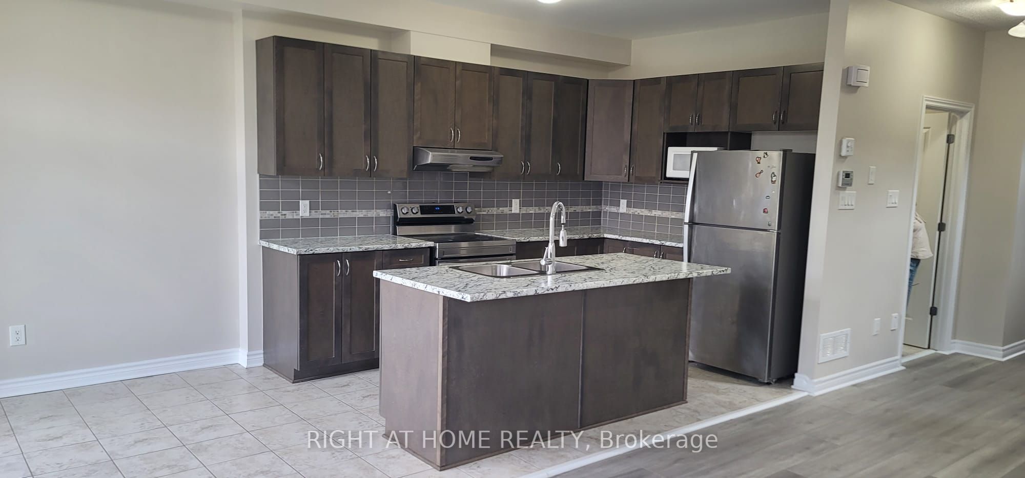 Additional image 2 of 862 Kilbirnie Drive, Ottawa, ON, K2J 6G6