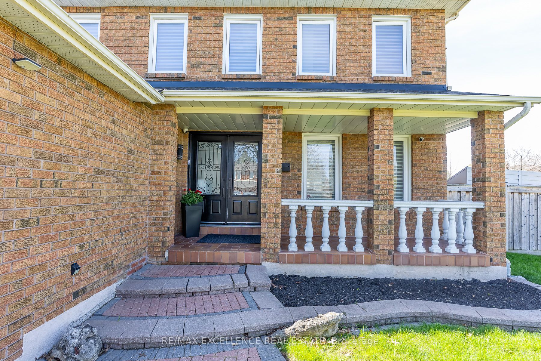 2 Pebble Beach Court, Brampton, ON, L6S 4E9 photo 3