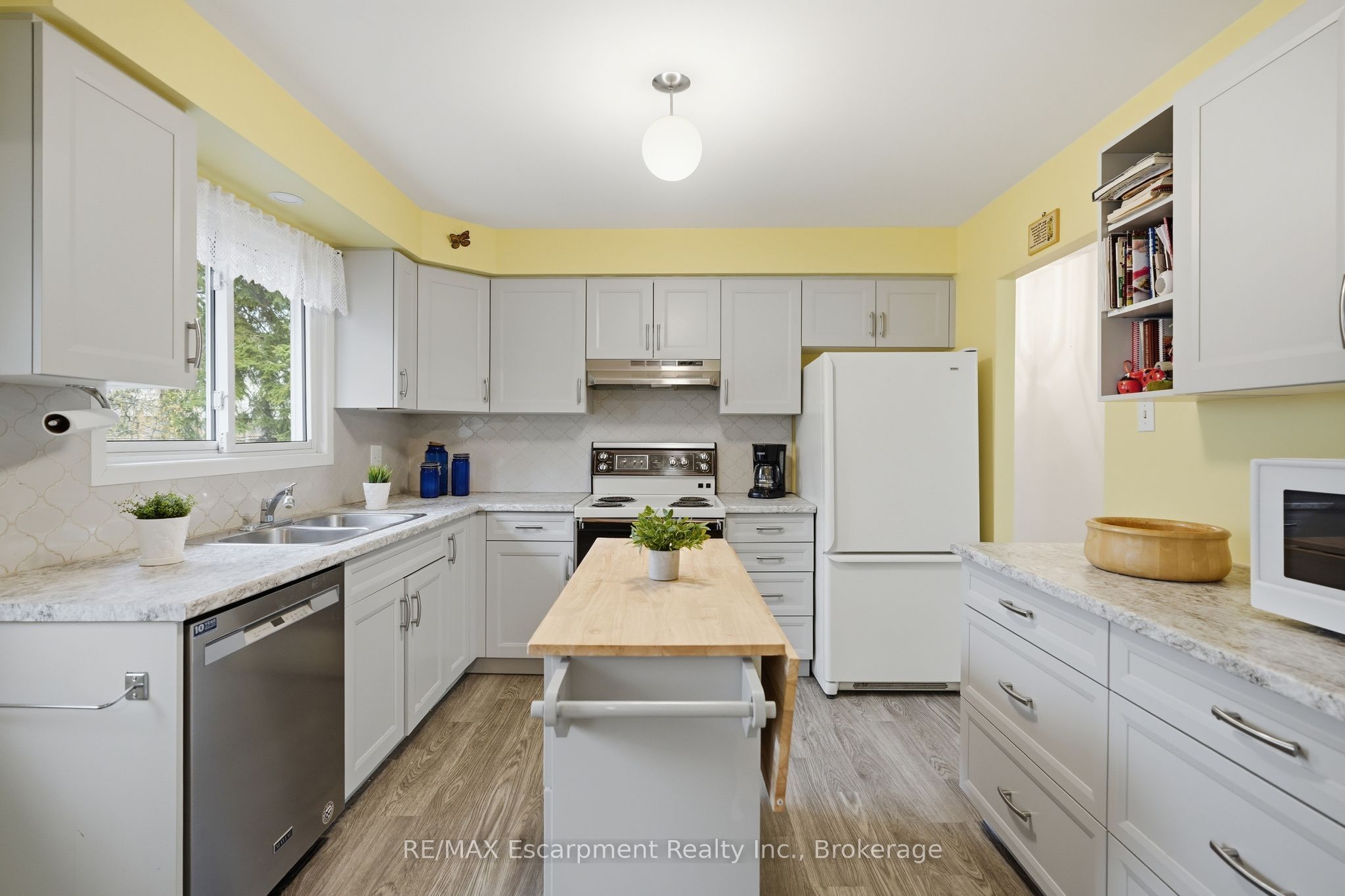 Additional image 5 of 10 Farmingdale Crescent, Barrie, ON, L4M 5E5