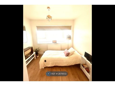 Cheam, Sutton SM1, Room to rent