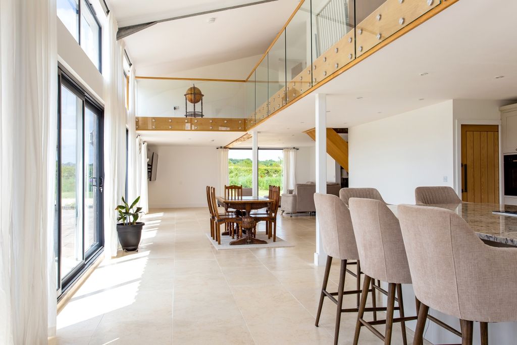 Additional image 3 of 5 bed barn conversion to rentEast Challow, Wantage OX12