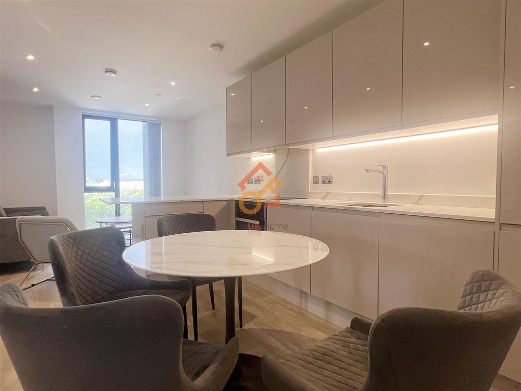Additional image 5 of 2 bed flat to rentFifty5Ive, 55 Queen Street, Salford M3