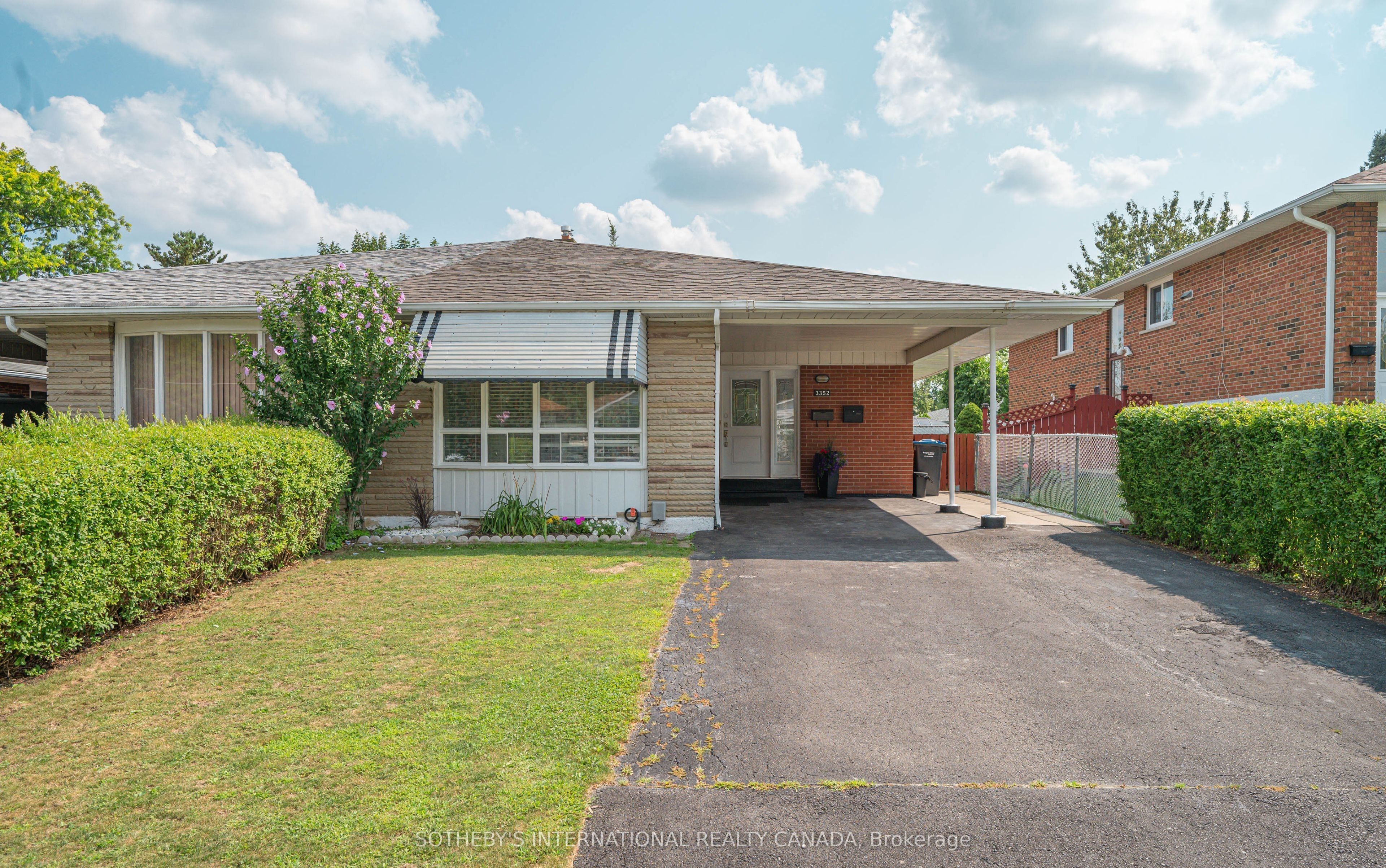 3352 Queen Frederica Drive, Mississauga, ON, L4Y 3B2