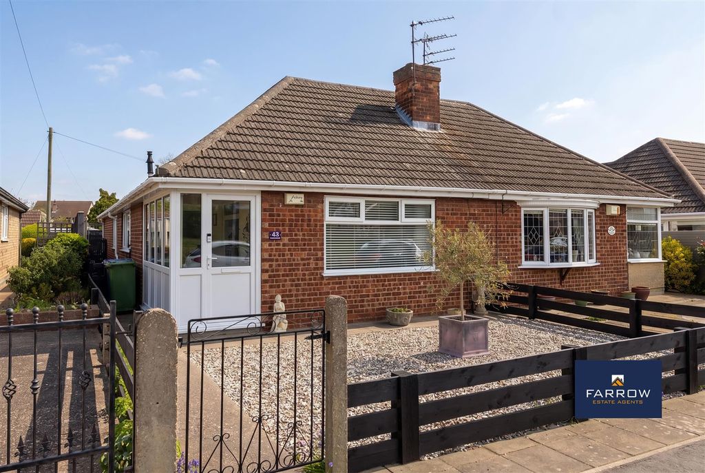 2 bed semi-detached bungalow for saleCheapside, Grimsby DN37