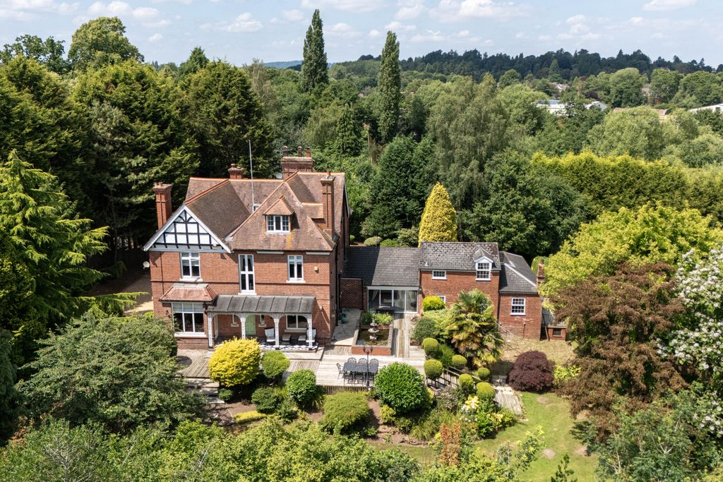 6 bed detached house to rentComberton Road DY10