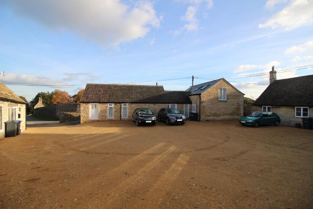3 bed barn conversion to rentMonkton Farleigh, Bradford-On-Avon BA15