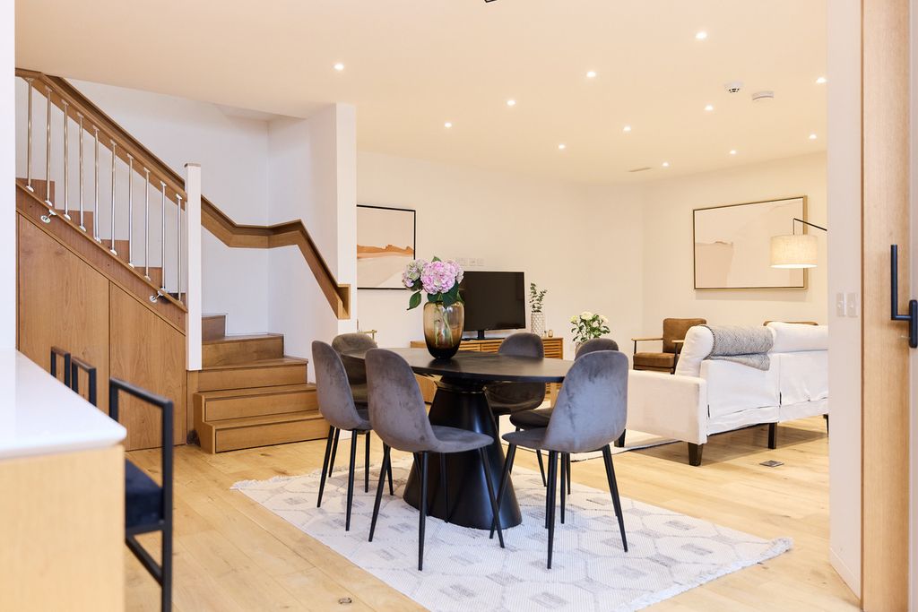Additional image 5 of 3 bed detached house to rentCrowntree Mews, Mill Hill NW7
