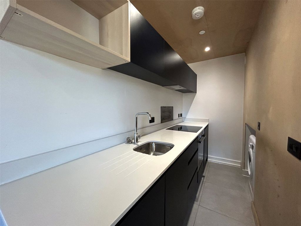 2 bed flat to rent7 Spinners Way, Manchester M15 photo 4