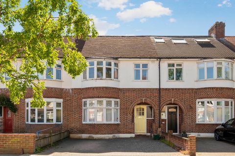 Marina Avenue, Motspur Park KT3