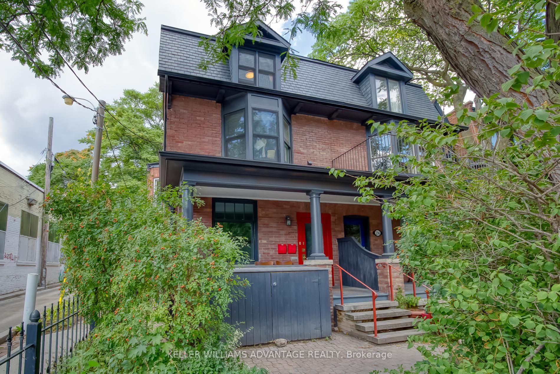 254A Carlton Street, Toronto, ON, M5A 2L4