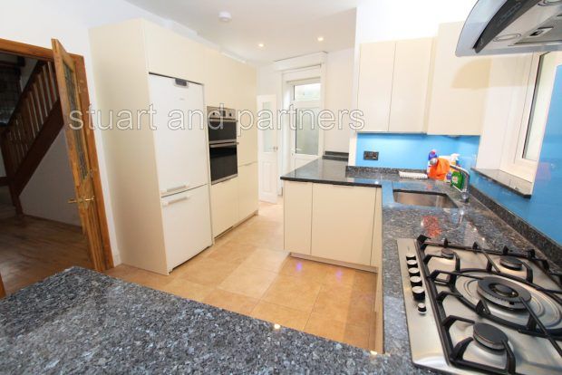 Additional image 4 of 4 bed semi-detached house to rentOathall Road, Haywards Heath RH16