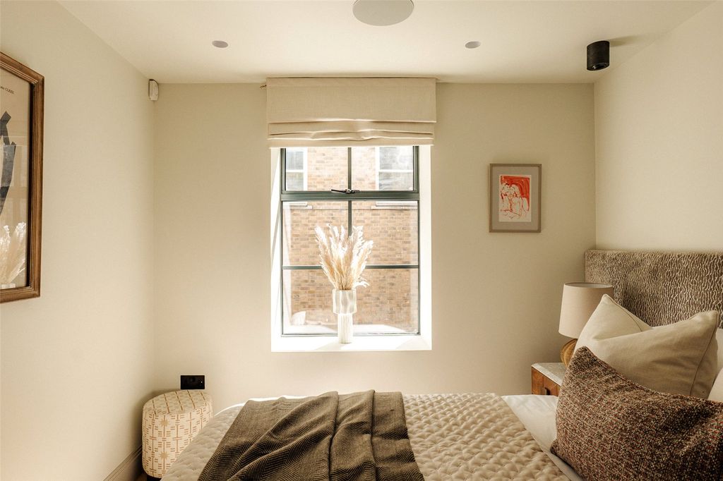 Additional image 16 of 4 bed mews to rentBridstow Place, Notting Hill, London W2