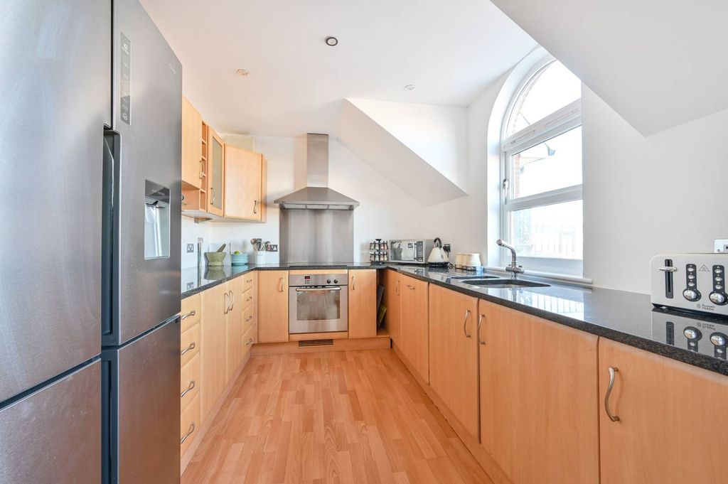 Additional image 4 of 3 bed flat to rentSydenham Road, Guildford GU1