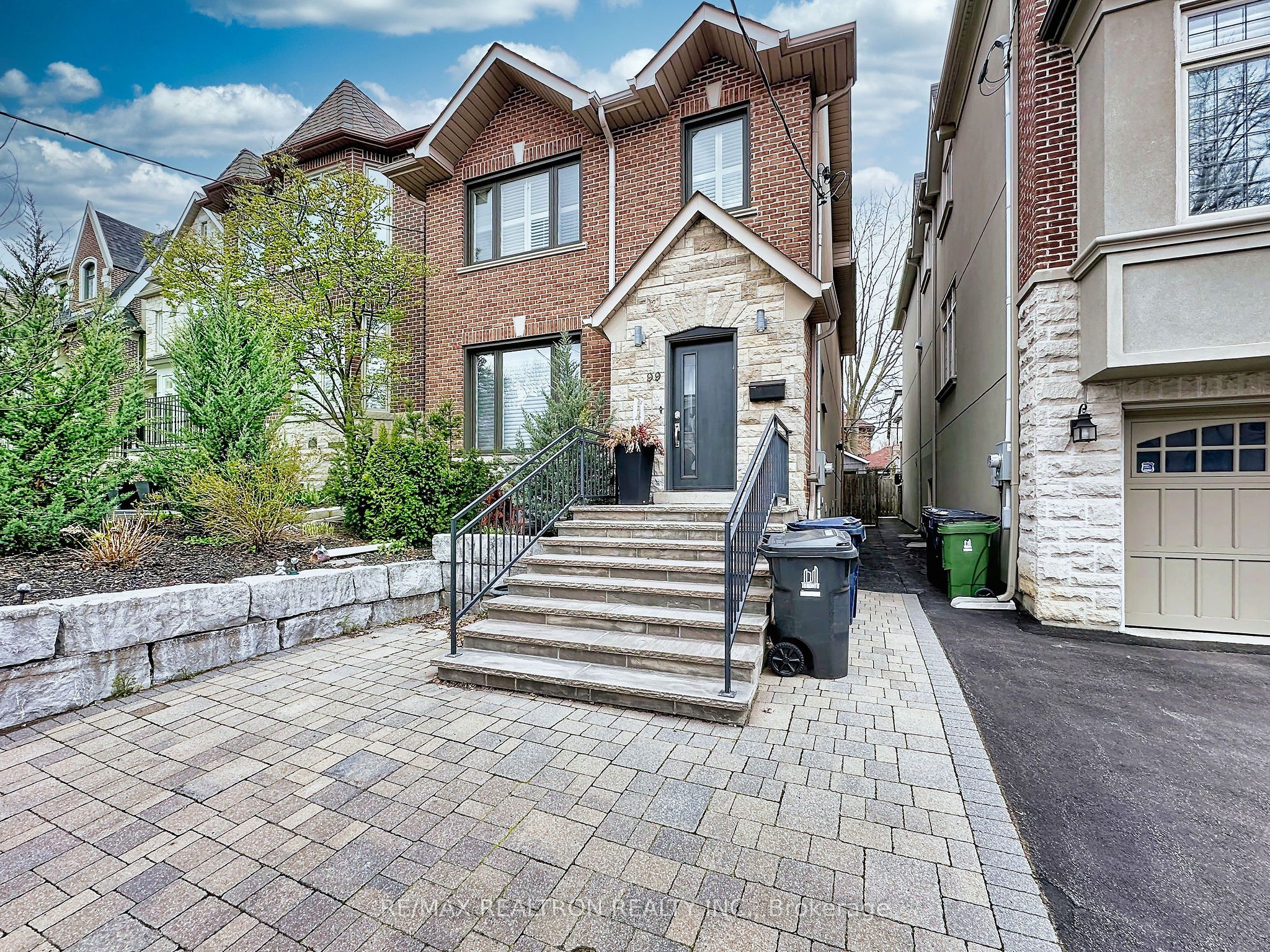 99 Castlewood Road, Toronto, ON, M5N 2L3