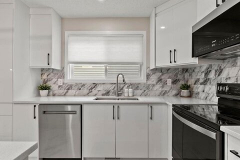 Additional image 8 of 2416 Woodview Drive SW, Calgary, AB, T2W 4X7