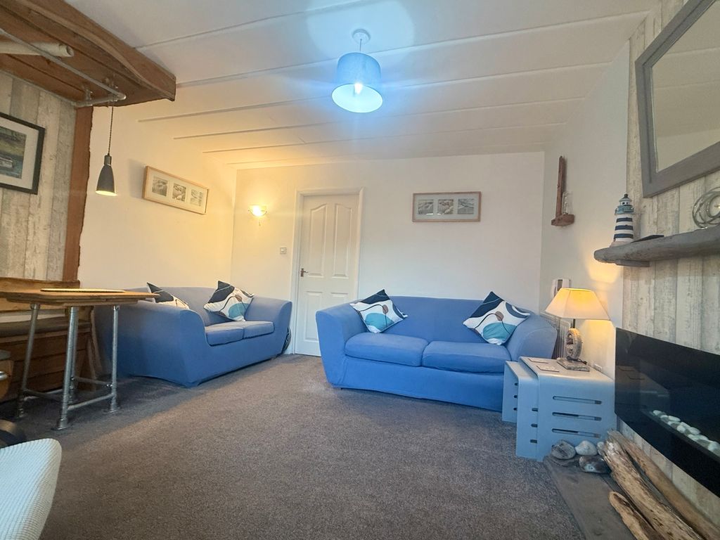 Additional image 4 of 2 bed flat for saleFlat 4, Seaward Court, Wogan Terrace, Saundersfoot, Pembrokeshire SA69