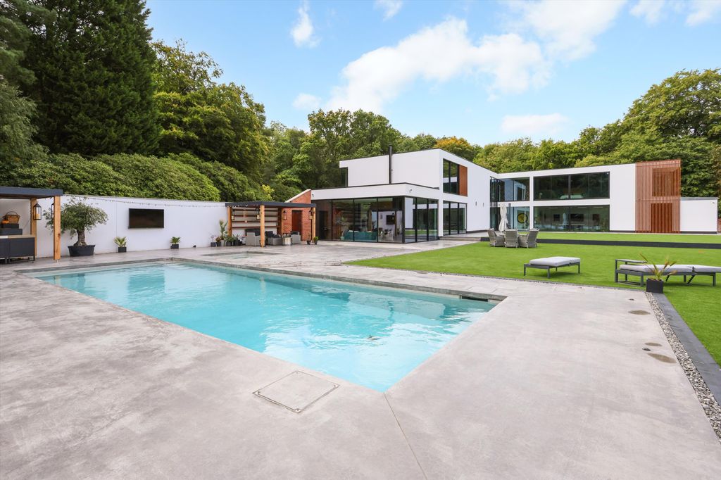 Additional image 2 of 5 bed detached house to rentLondon Road, Windlesham, Surrey GU20