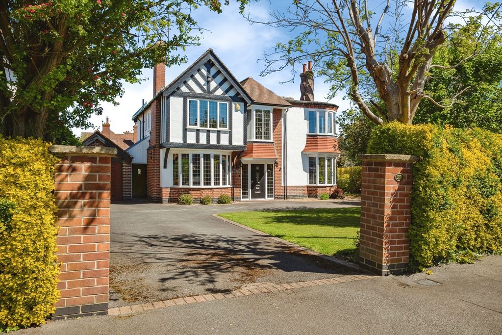 5 bed detached house for saleDovedale Road, West Bridgford, Nottingham, Nottinghamshire NG2