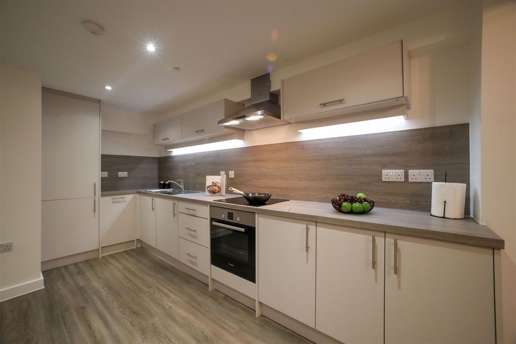 Additional image 4 of 2 bed flat for saleDerngate, Northampton NN1