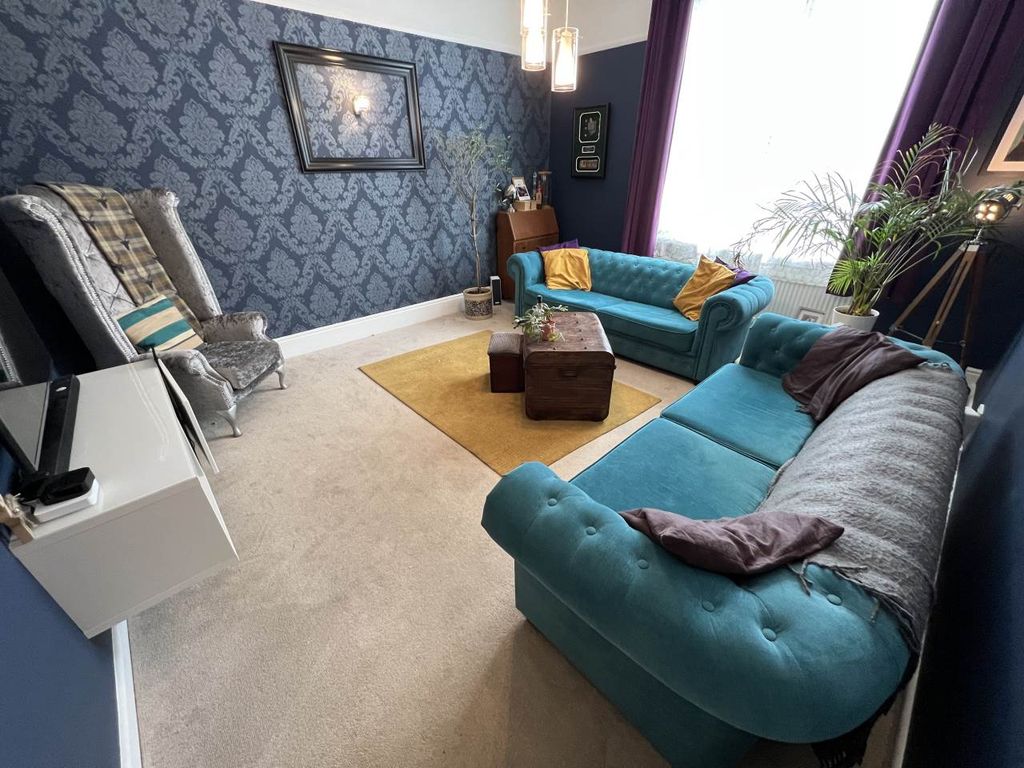 Additional image 2 of 3 bed flat to rentPetticoat Lane, Dilton Marsh, Nr Westbury BA13