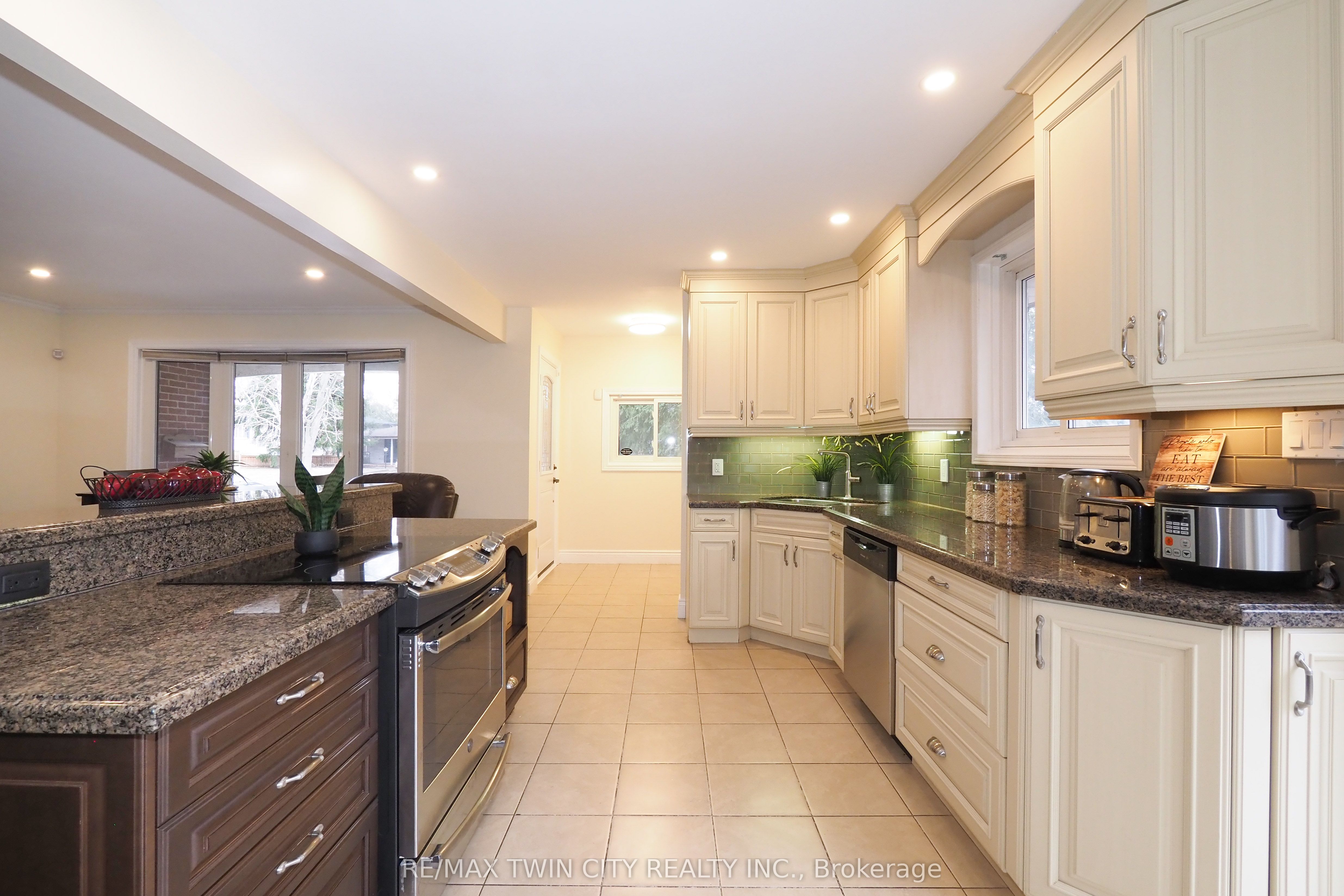 Additional image 6 of 163 Pinegrove Crescent, Waterloo, ON, N2L 4T9