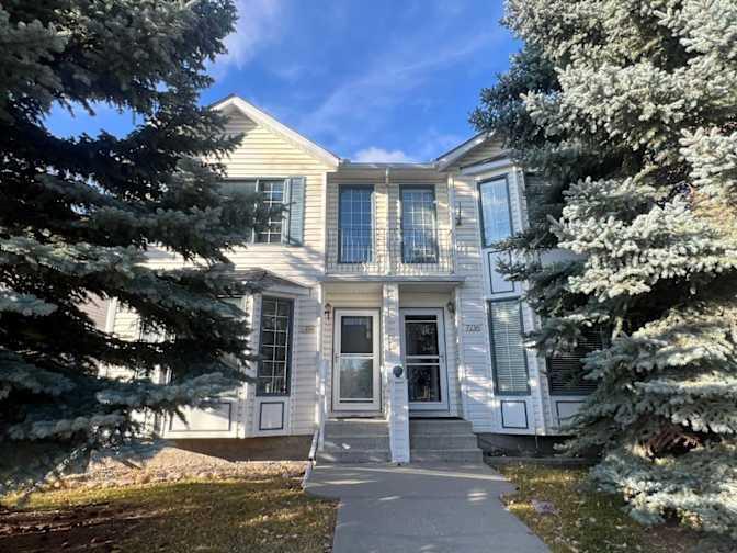 7212 Sierra Morena Boulevard SW, Calgary, AB, T3H 3G5
