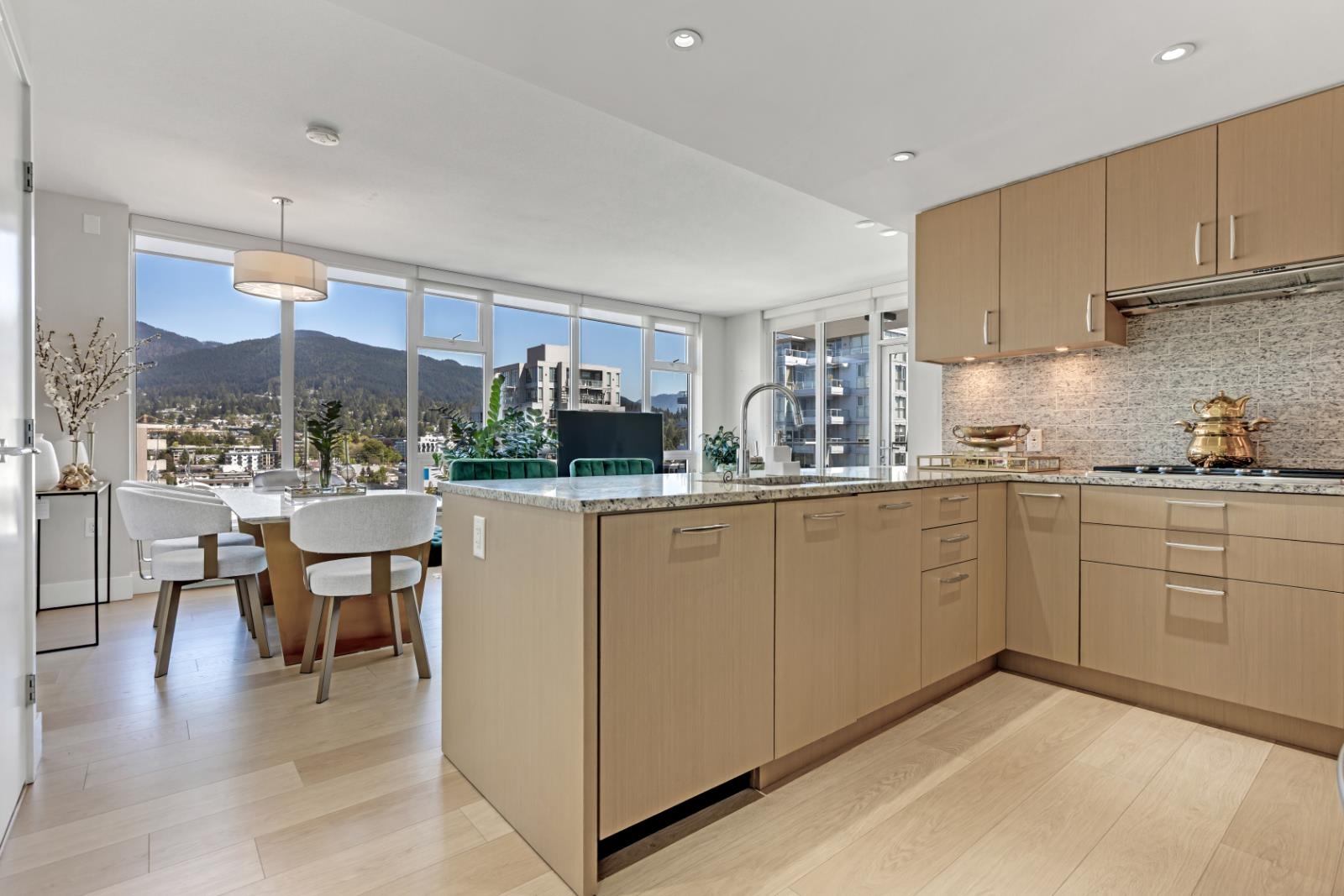 1401-150 15th Street W, North Vancouver, BC, V7M 0C4