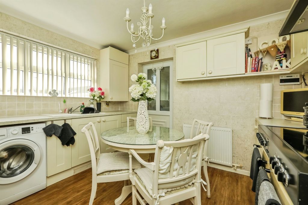 Additional image 3 of 2 bed detached bungalow for saleBlackthorn Close, Scunthorpe DN15
