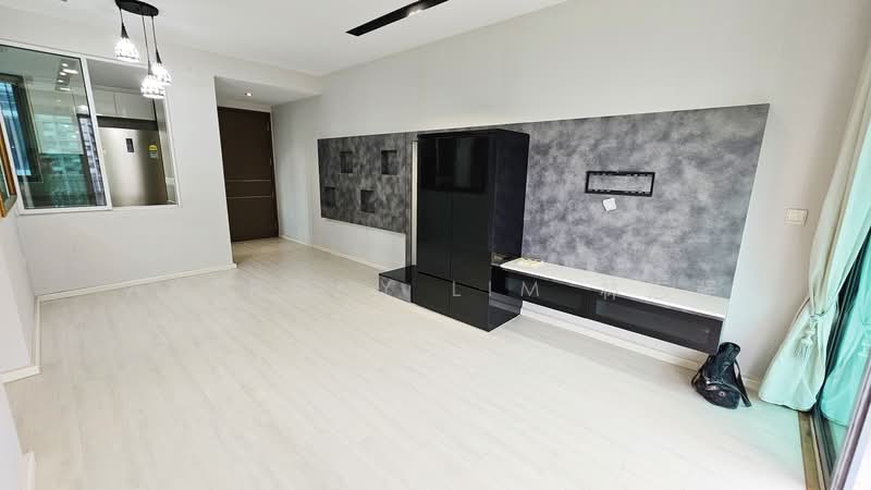 89 West Coast Drive photo 3
