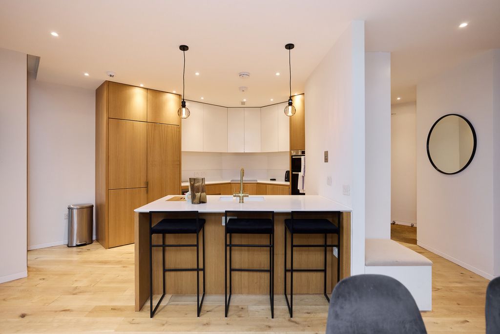Additional image 2 of 3 bed detached house to rentCrowntree Mews, Mill Hill NW7