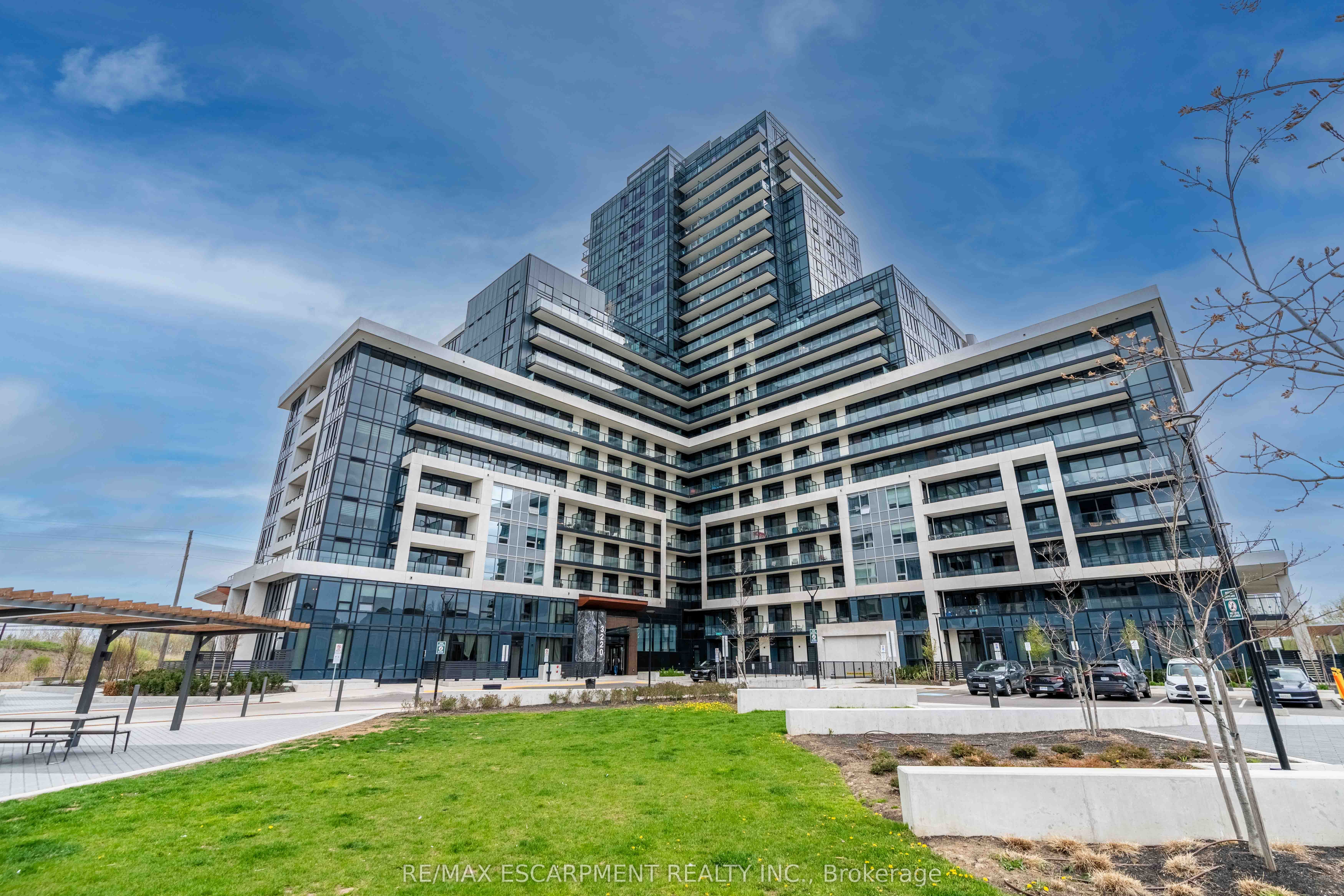 918-3220 William Coltson Avenue, Oakville, ON, L6H 7X9