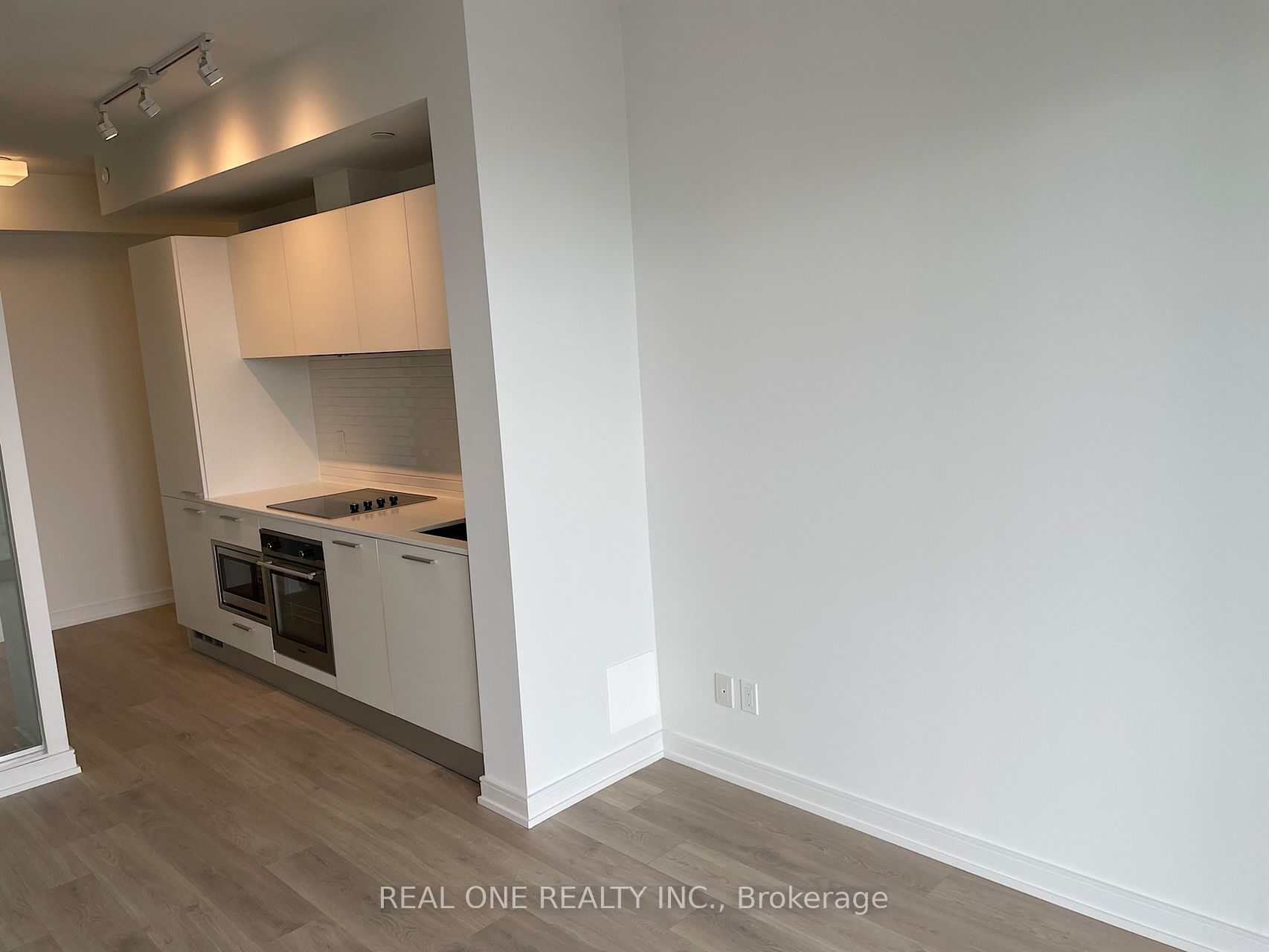 Additional image 3 of 3704-3 Gloucester Street, Toronto, ON, M4Y 0C6