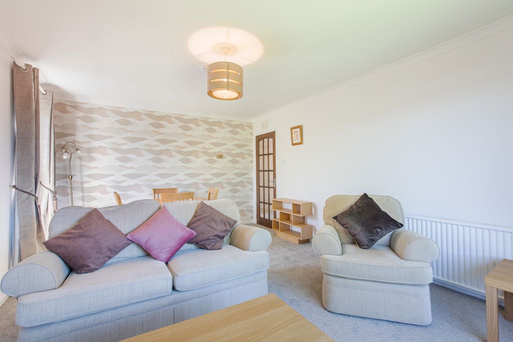 2 bed flat to rentDarroch Park, Cults AB15 photo 3