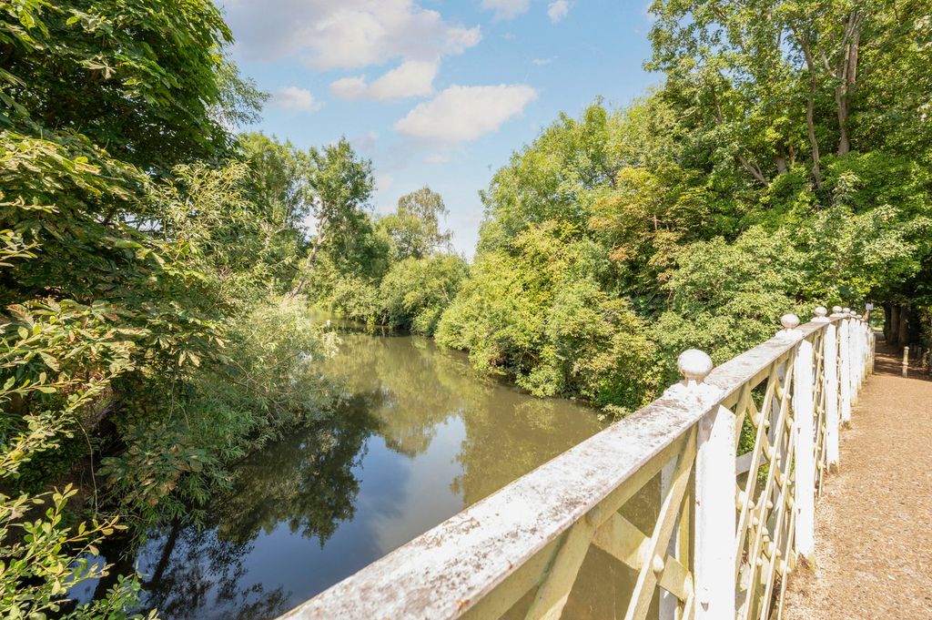 Additional image 14 of 2 bed terraced house for saleRadnor Road, Weybridge KT13