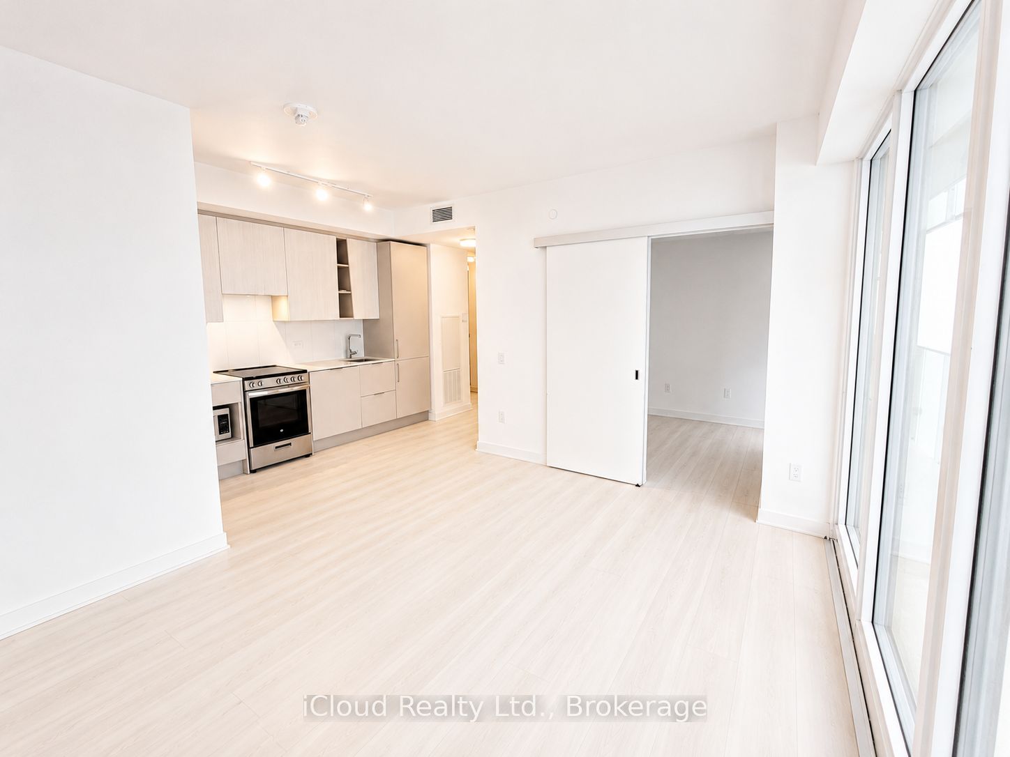 Additional image 5 of 5604-3900 Confederation Parkway, Mississauga, ON, L5B 0M3
