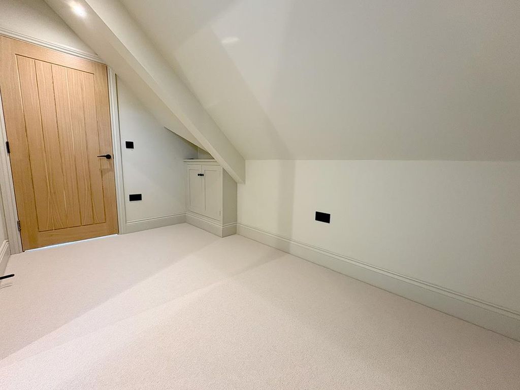 Additional image 15 of 4 bed property to rentHarewood Avenue, Harewood, Leeds LS17