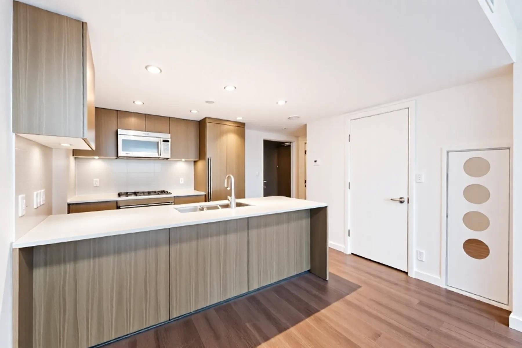 Additional image 6 of 2105-125 14th Street E, North Vancouver, BC, V7L 0E6