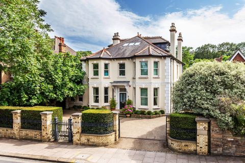 Sheen Road, Richmond, London TW10