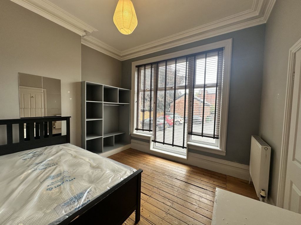 Additional image 6 of 2 bed flat to rentSt. Michaels Grove, Headingley, Leeds LS6