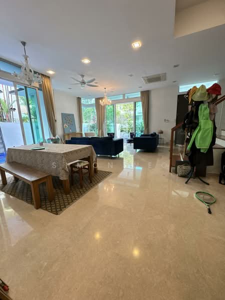 Chartwell Drive photo 4